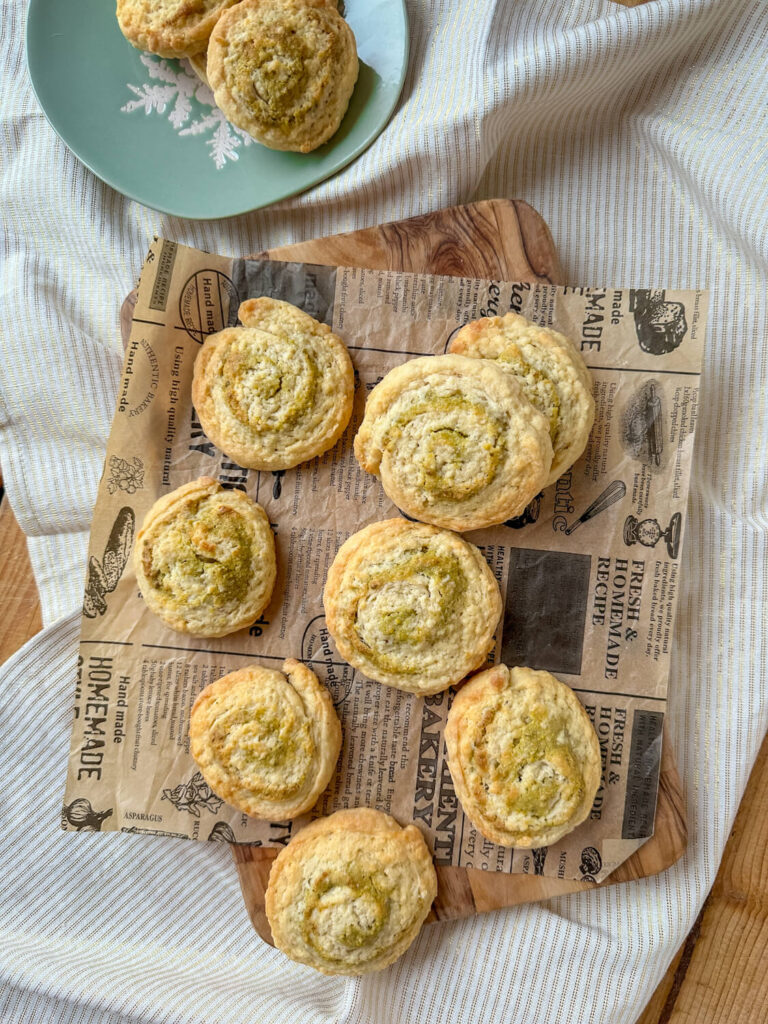 Pistazien-Marzipan-Schnecken mit Frischkäse