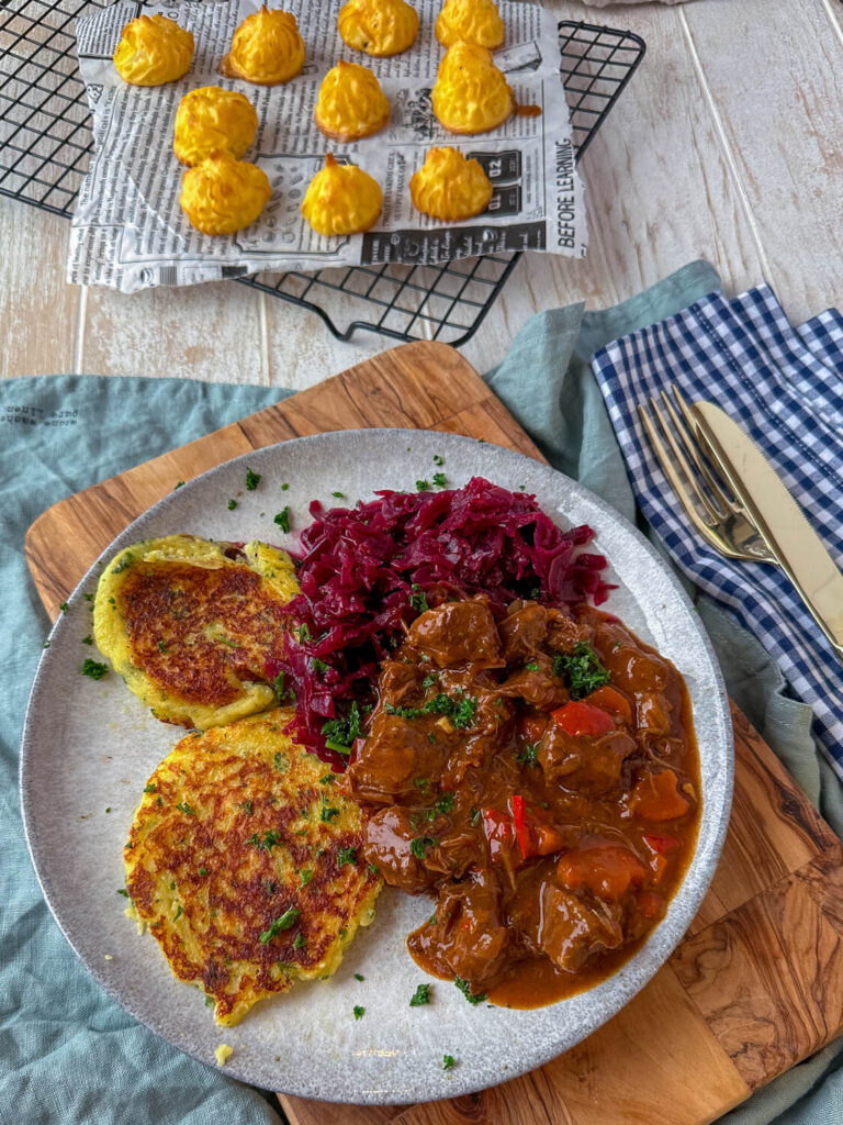 Kartoffel Plätzchen als Beilage zu Gulasch