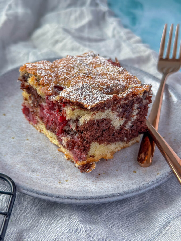 Marmorkuchen mit Kirschen vom Blech backen - super saftig